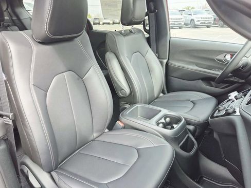 New 2026 Chrysler Pacifica Select FWD image 20