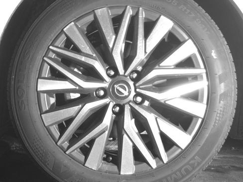 Used 2025 Nissan Altima 2.5 SV FWD image 12