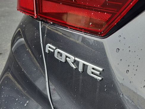 Used 2023 Kia Forte LXS image 29