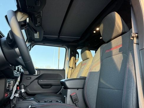 New 2026 Jeep Wrangler Unlimited Rubicon image 25