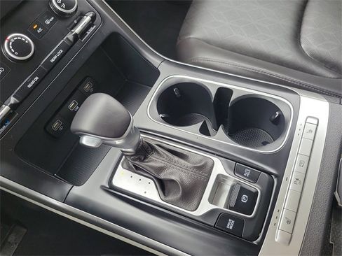 Certified 2023 Kia Carnival LX image 20