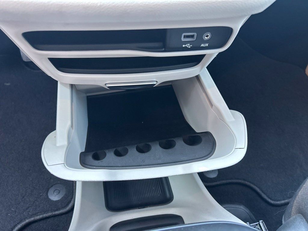 Certified 2020 Chrysler Pacifica Touring FWD image 30