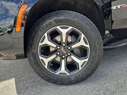 Certified 2025 GMC Yukon XL AT4 AWD/4WD image 32
