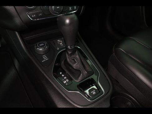 Used 2021 Jeep Cherokee Latitude Plus image 26