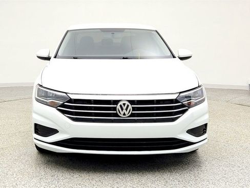 Used 2019 Volkswagen Jetta SE image 2