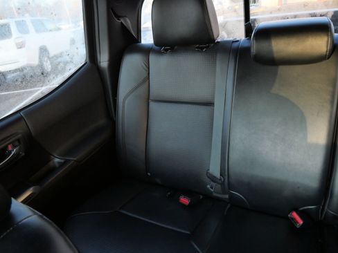 Certified 2018 Toyota Tacoma TRD Off-Road image 13