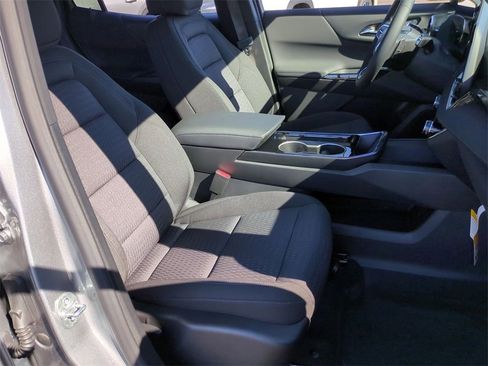 New 2025 Chevrolet Equinox LT w/ Safety and Technology Package image 27