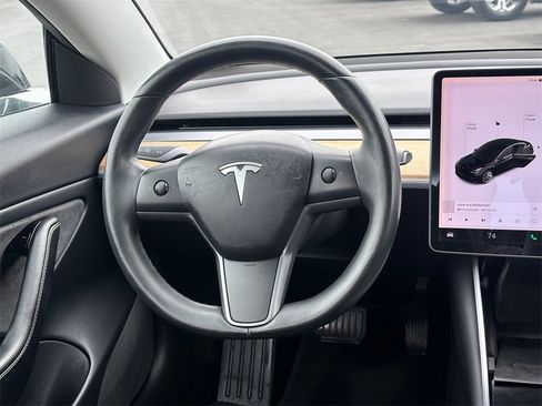 Used 2018 Tesla Model 3 Mid Range image 19