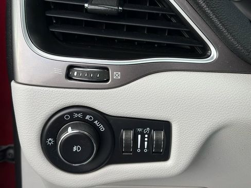 Used 2021 Jeep Cherokee Latitude Plus image 14