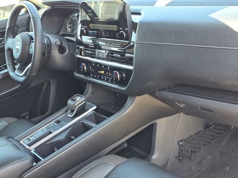 Used 2023 Nissan Pathfinder SL w/ Lighting Package (N92) image 22