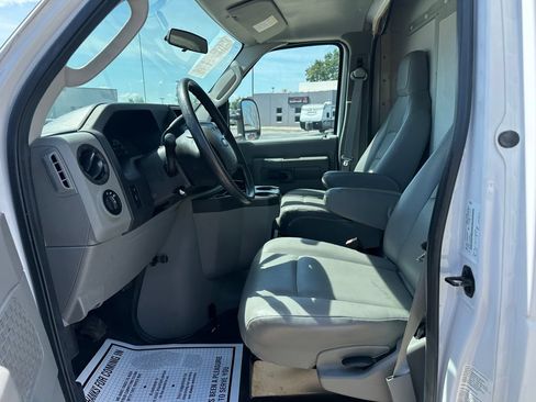 Used 2015 Ford E-450 and Econoline 450 Super Duty RWD image 18