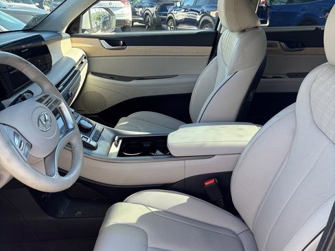 Used 2025 Hyundai Palisade Limited FWD image 2