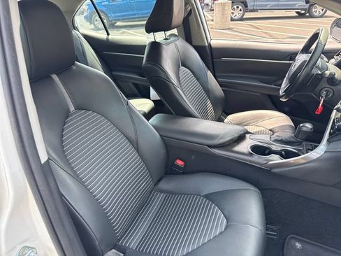 Used 2021 Toyota Camry SE FWD image 9
