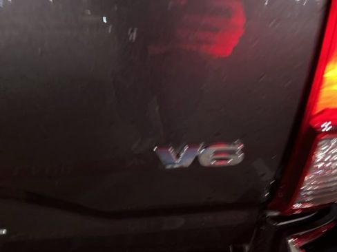 Used 2019 Toyota Tacoma SR5 image 11