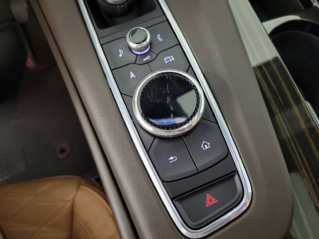Used 2022 Cadillac Escalade Premium Luxury AWD/4WD image 32