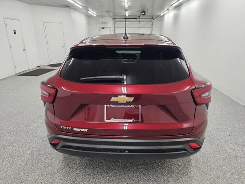 Used 2024 Chevrolet Trax LS w/ LS Convenience Package FWD image 6