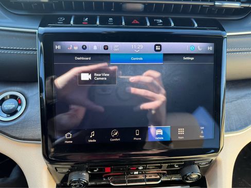 Used 2025 Jeep Grand Cherokee Limited image 21