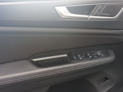 Used 2024 Volkswagen Atlas Cross Sport SEL Premium R-Line image 17