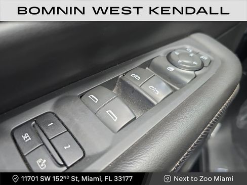 Used 2023 GMC Yukon XL SLT image 13