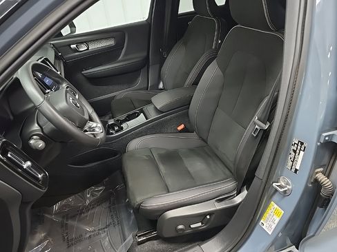 Used 2022 Volvo XC40 P8 Recharge Plus image 32