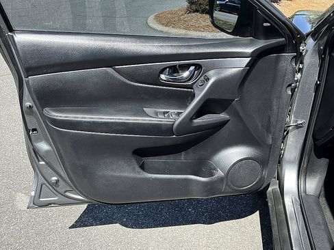 Used 2020 Nissan Rogue SV FWD image 19