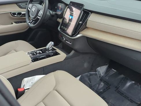 New 2026 Volvo XC90 T8 Plus w/ Protection Package Premier AWD/4WD image 13