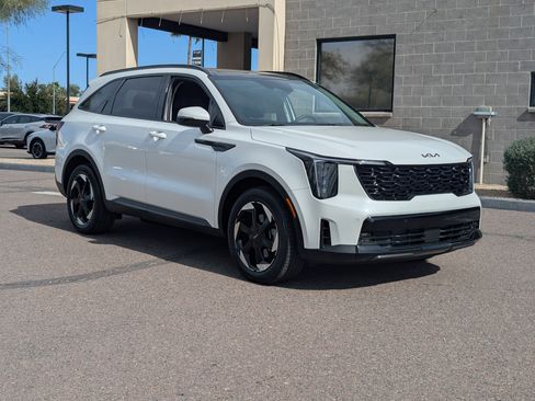 Certified 2025 Kia Sorento EX w/ EX Panoramic Sunroof Package image 34