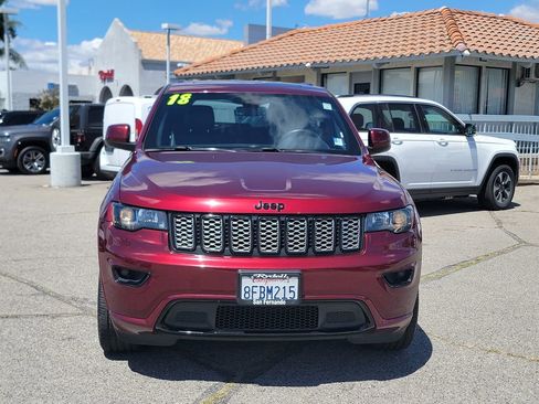 Used 2018 Jeep Grand Cherokee Altitude RWD image 2
