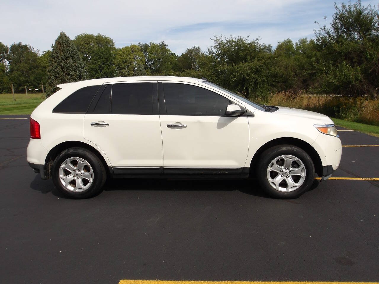 Used 2011 Ford Edge SEL w/ 202A Rapid Spec Order Code AWD/4WD image 2