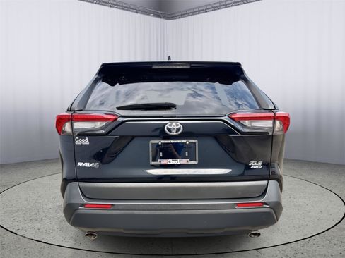 Used 2021 Toyota RAV4 XLE AWD/4WD image 32