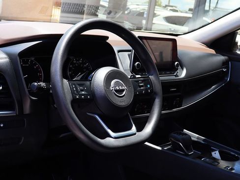 Used 2023 Nissan Rogue SV FWD image 38