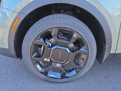 Used 2025 Kia Sorento SX Prestige w/ Sage Leather Package image 9