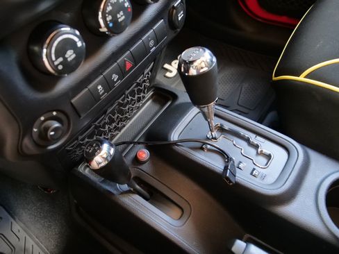Used 2015 Jeep Wrangler Unlimited Sahara w/ Max Tow Package AWD/4WD image 22