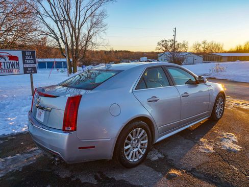Used 2010 Cadillac CTS Luxury image 3