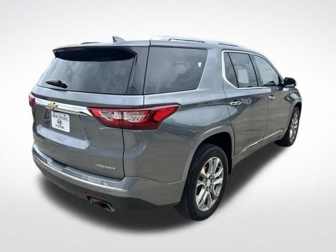 Used 2019 Chevrolet Traverse Premier w/ Driver Confidence II Package FWD image 3