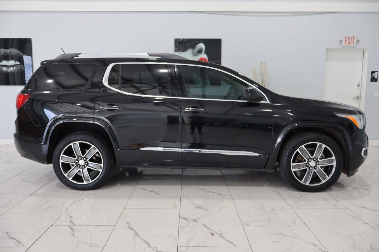 Used 2018 GMC Acadia Denali w/ Technology Package FWD image 2
