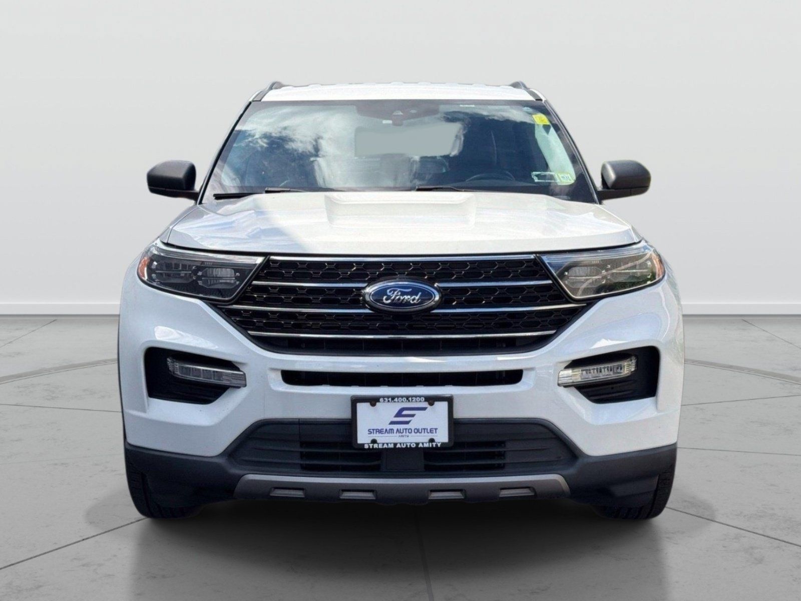 Used 2021 Ford Explorer XLT w/ Equipment Group 202A AWD/4WD image 2