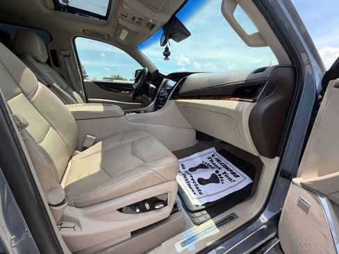 Used 2016 Cadillac Escalade Premium RWD image 26
