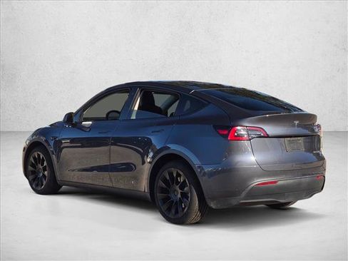 Used 2021 Tesla Model Y Long Range image 7