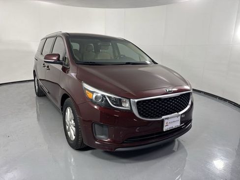 Used 2016 Kia Sedona LX w/ LX Convenience Package image 3