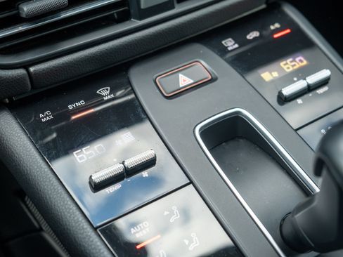 Certified 2023 Porsche Macan S AWD/4WD image 32