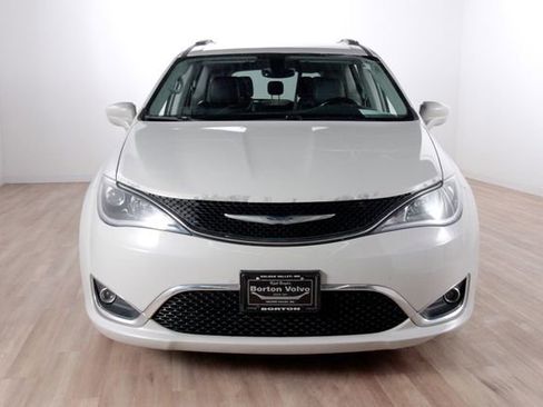 Used 2017 Chrysler Pacifica Touring-L Plus image 2