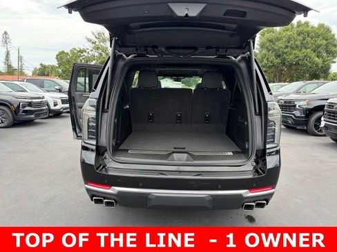 Certified 2025 Chevrolet Suburban High Country AWD/4WD image 17