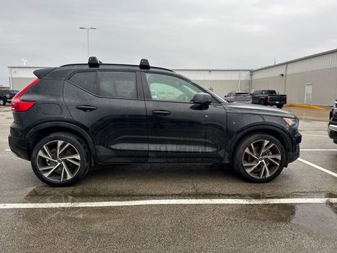 Used 2020 Volvo XC40 T5 R-Design image 3