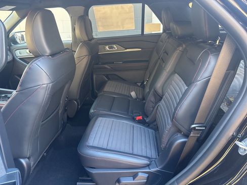 New 2026 Ford Explorer ST-Line w/ ST-Line Street Pack image 15