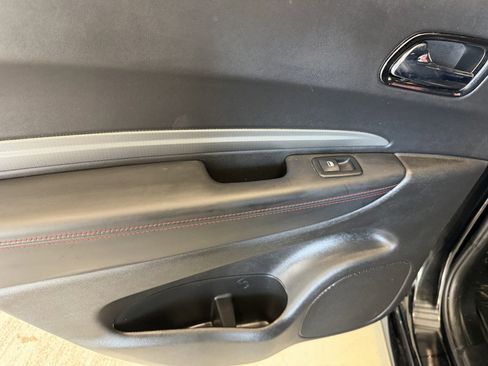 Used 2018 Dodge Durango R/T w/ Blacktop Package image 31