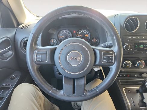 Used 2016 Jeep Patriot High Altitude FWD image 13