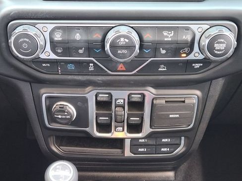Used 2023 Jeep Wrangler Unlimited Sahara w/ Cold Weather Group AWD/4WD image 19