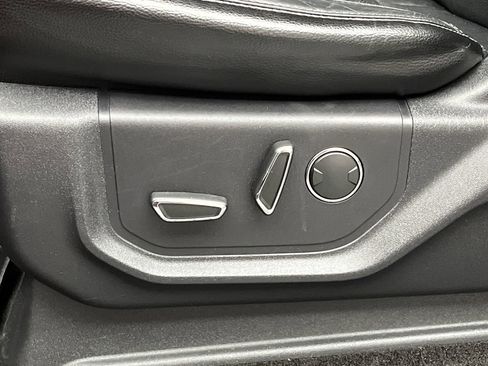 Used 2015 Ford F150 Lariat w/ Equipment Group 502A Luxury AWD/4WD image 12
