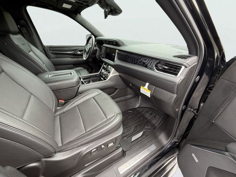 Used 2024 GMC Yukon XL Denali w/ Advanced Technology Package image 31